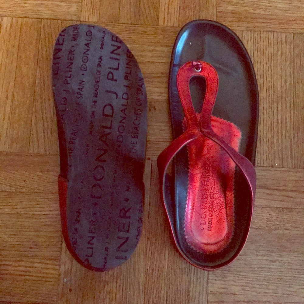 Donald J. Pliner Metallic Red Sandal like new